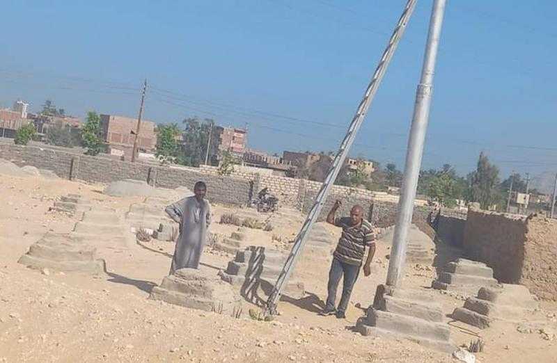 تركيب 30 عامود إنارة في قرى مركز أخميم بمحافظة سوهاج