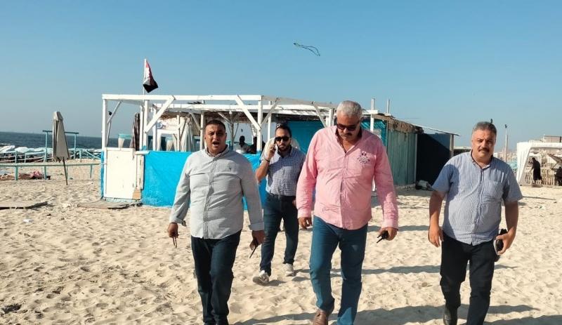 رئيس «السياحة والمصايف» يتفقد شواطئ العجمي.. ويضبط عددا من المخالفات |صور