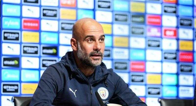 جلسة حاسمة بين جوارديولا ومدافع مانشستر سيتي