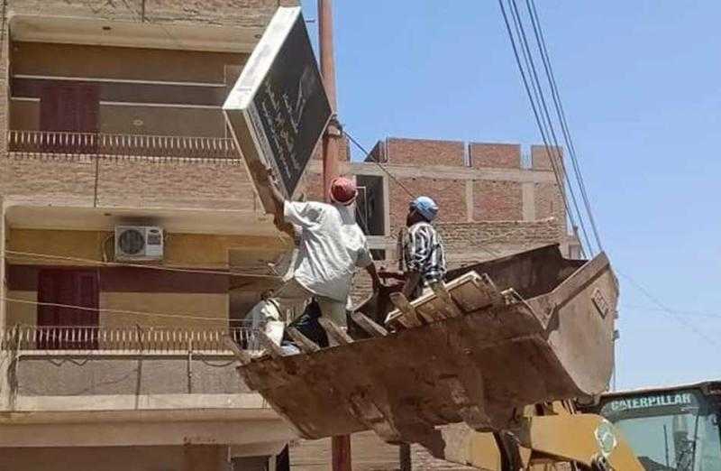 أجهزة حي حلوان تراجع تراخيص الإعلانات