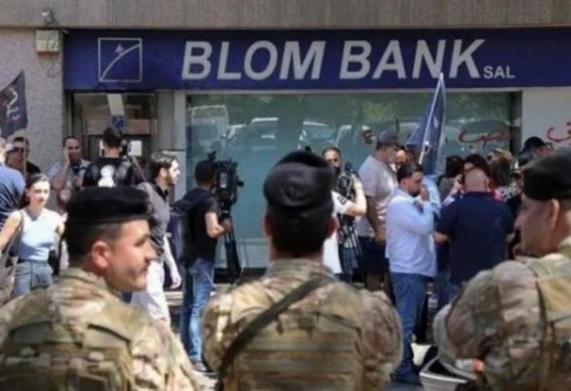لبناني يقتحم مصرفا ويحرر وديعته.. قيمتها 15 ألف دولار