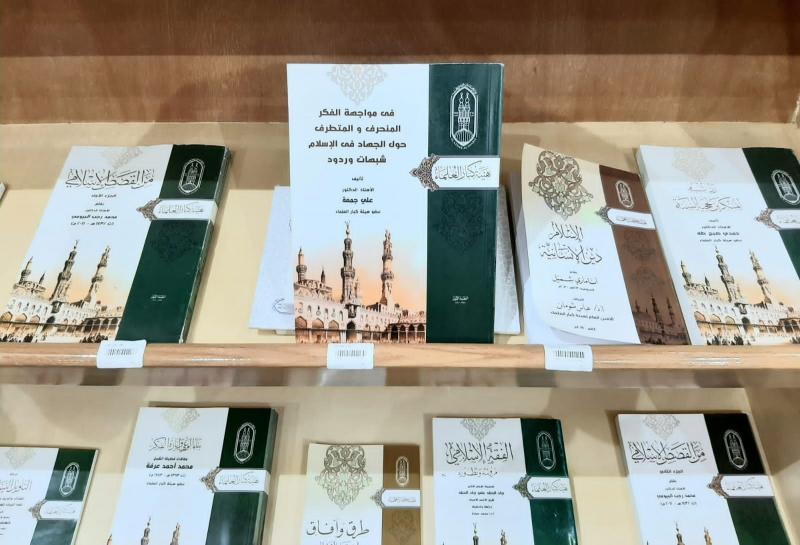 الأزهر يعرض مخطوطات تاريخية يتجاوز عمرها مئات السنين لجمهور معرض كتاب الإسكندرية |صور