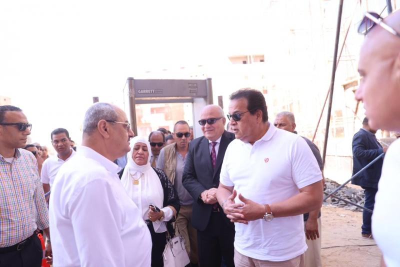 خلال جولته بقنا.. وزير الصحة يوجه بسرعة الانتهاء من أعمال تطوير مستشفى نجع حمادي