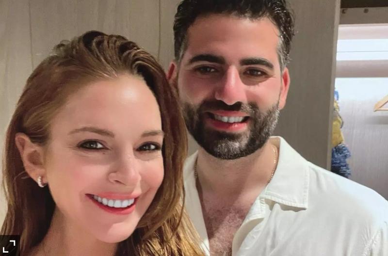 المغنية والممثلة الأمريكية ليندسي لوهان تضع مولودها الأول من زوجها بدر شماس