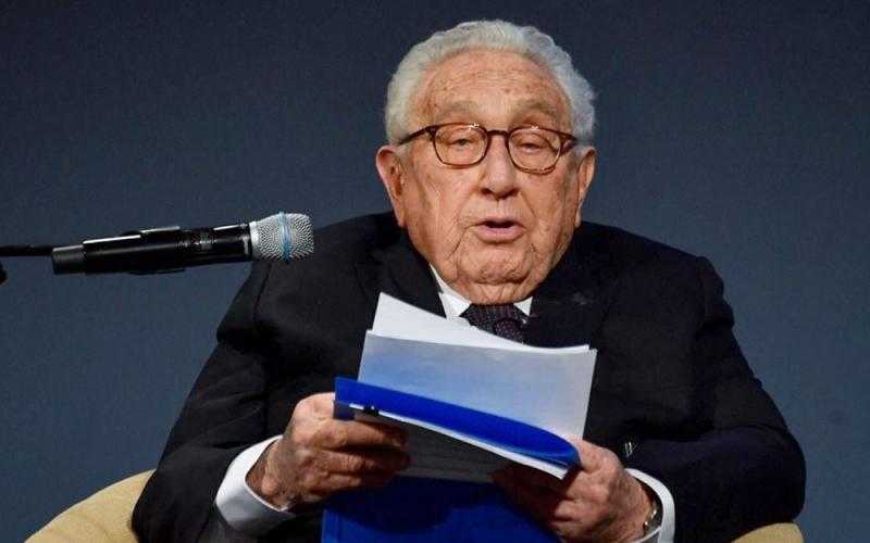 هنري كيسنجر يلتقي بوزير الدفاع الصيني في إطار السعي من أجل تعزيز العلاقات