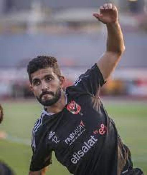 الجهاز الفني للنادي الأهلي يقيم حفل تكريم لأيمن أشرف