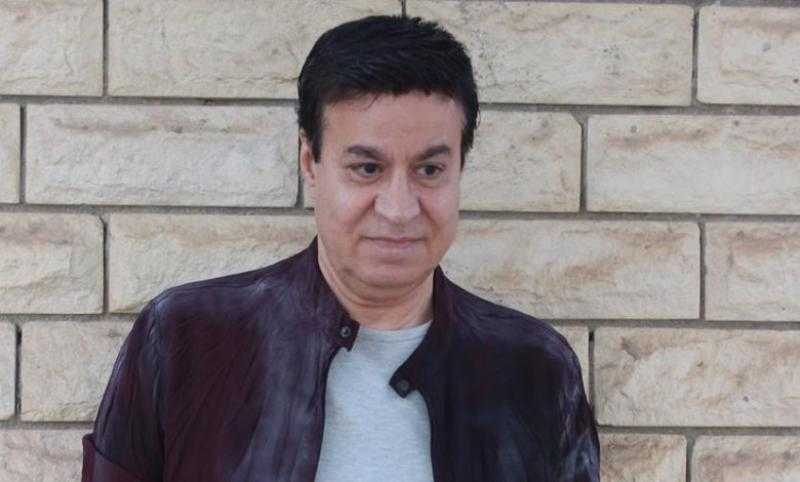 مشادة كلامية بين حلمي عبد الباقي والشاعر خالد تاج الدين بسبب ترافيس سكوت