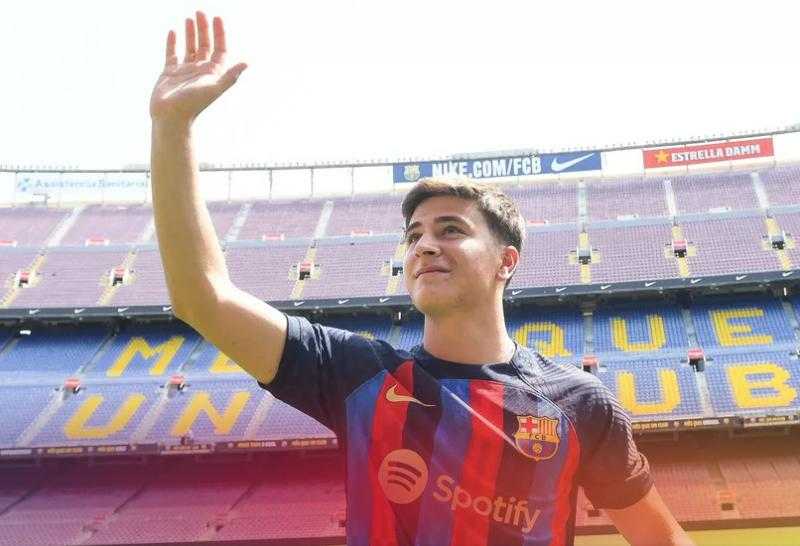 برشلونة يعلن رحيل بابلو توري