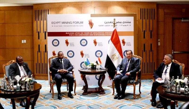 طارق الملا يبحث زيادة التعاون المشترك بالأنشطة البترولية والتعدينية مع وزير الطاقة الجيبوتي