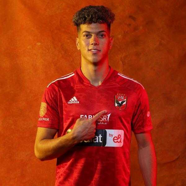 ظهور إمام عاشور في المدرجات خلال مباراة الأهلي وحرس الحدود والجماهير تستقبله بالهتافات