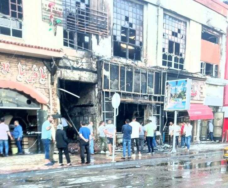 تفحم مطاعم ومحال شهيرة في حريق بمحطة الرمل في الإسكندرية| صور