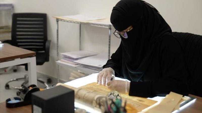 مركز الترميم بمكتبة الملك عبدالعزيز العامة يعيد الحياة لأكثر من 3 آلاف مادة من أصول التراث الثقافي