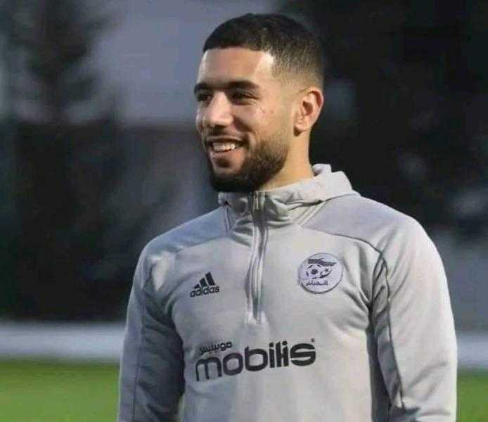 قد يتم الاستغناء عنه في الانتقالات الصيفية..الأهلي يصدم نجمه الجزائري