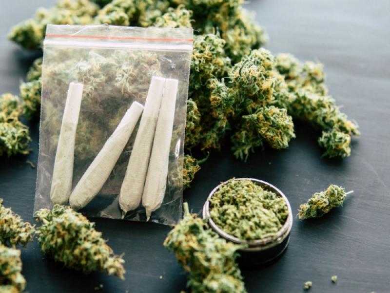 ضبط راكب أجنبي بحوزته شيكولاتة وسجائر بمخدر الماريجوانا