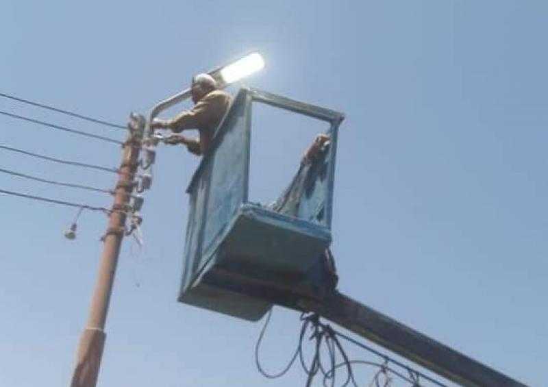 صيانة كشافات إنارة على طرق وشوارع بسمنود بالغربية