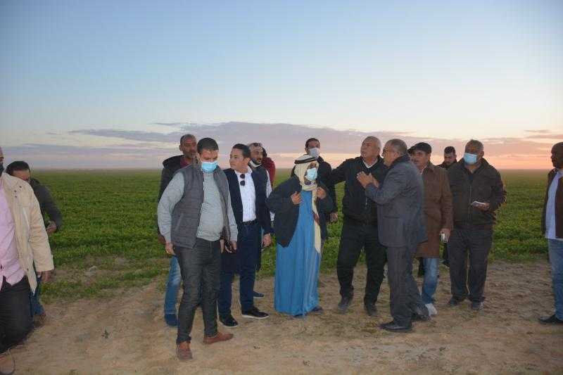 محافظ الوادي الجديد: 240 ألف فدان تعمل بالري الحديث بالفرافرة