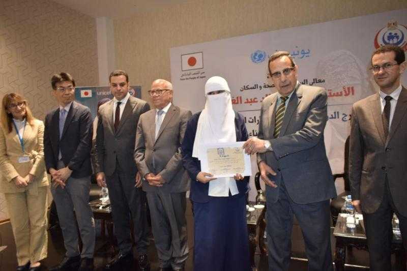 محافظا بورسعيد وشمال سيناء يشهدان حفل تخرج 25 ممرضة.. صور
