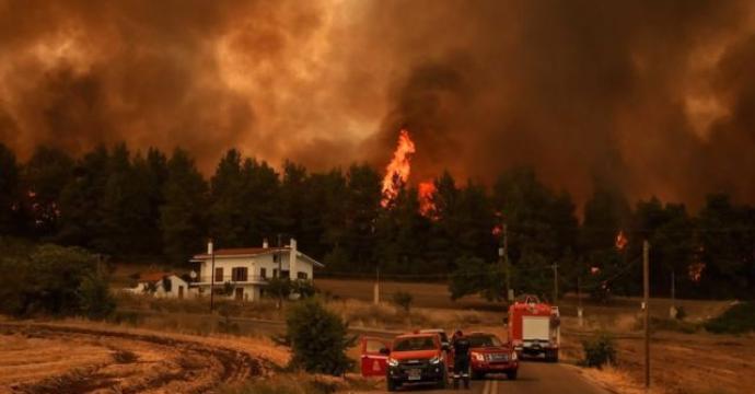 الإمارات تتضامن مع اليونان في مواجهة حرائق الغابات