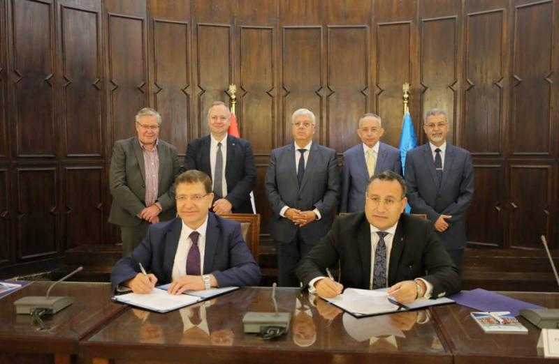 جامعة الإسكندرية توقع اتفاقية للدرجات المزدوجة و”إيست لندن”