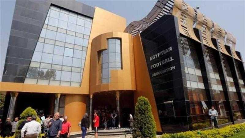 إيهاب الكومي يكشف حقيقة وجود ”خناقة” في اتحاد الكرة