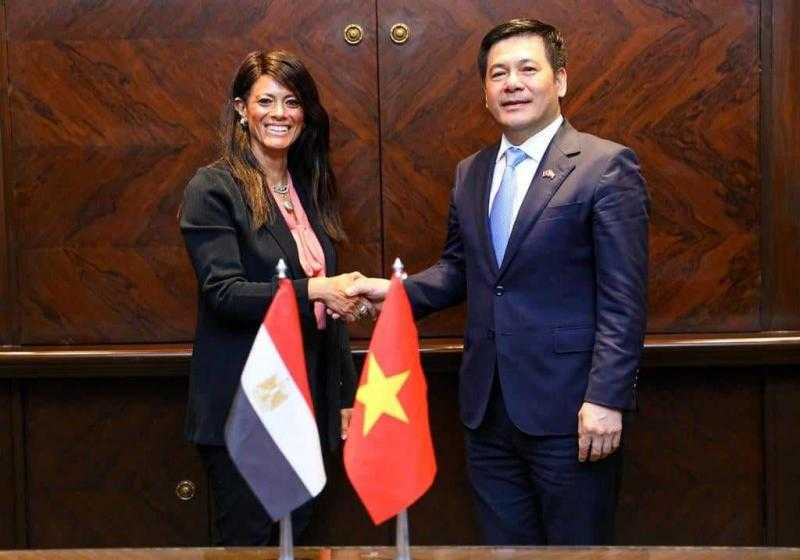 المشاط ووزير الصناعة والتجارة الفيتنامي يناقشان استعدادات انعقاد اللجنة الوزارية المشتركة بين البلدين
