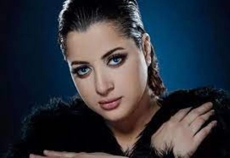 منى فاروق تستغيث بنقيب المهن التمثيلية: أنا زي بنتك