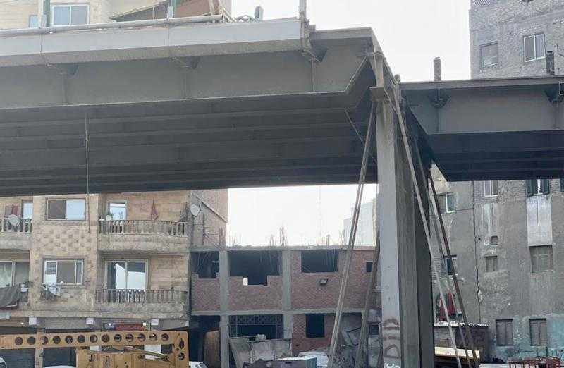 رئيس حي مصر القديمة يتابع إنشاءات كوبري العاشر
