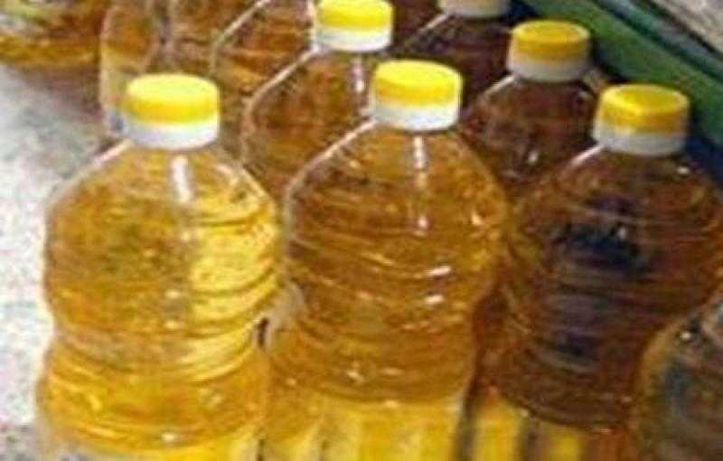 ضبط تاجر في مركز كفر الدوار جمع 100 كرتونة زيت تمويني