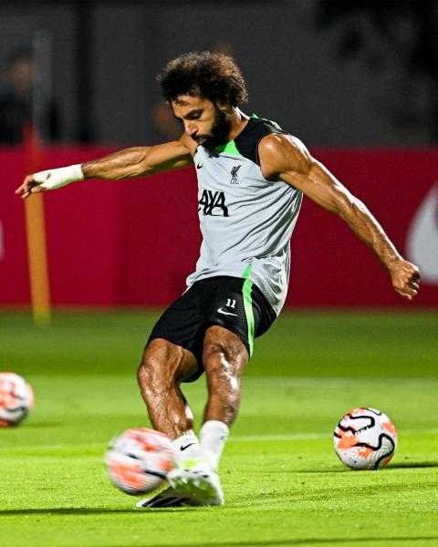 محمد صلاح يشارك في تدريبات ليفربول الأولى بمعسكر سنغافورة.. صور
