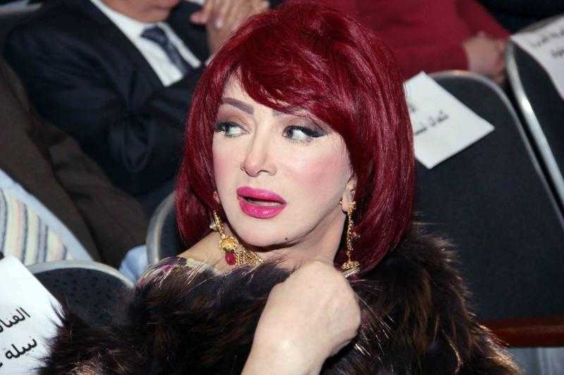 شاهد ..نبيلة عبيد ترقص مع أبطال مسرحية تشارلي شابلن