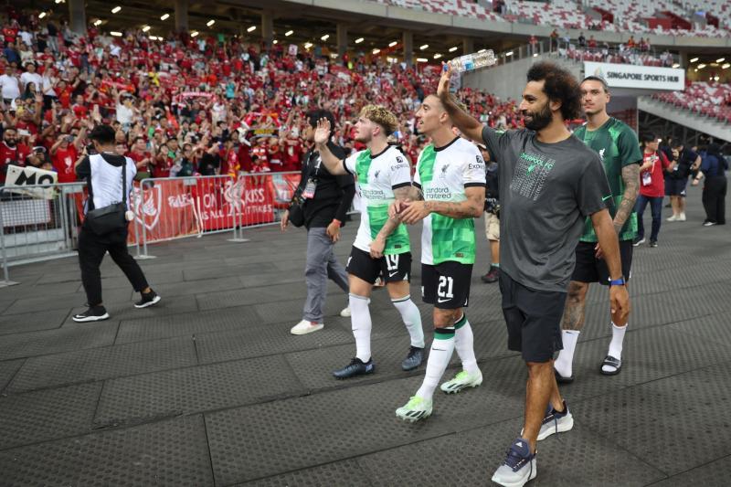 محمد صلاح يخطف الأنظار بملعب سنغافورة بعد ودية ليفربول وليستر.. صور