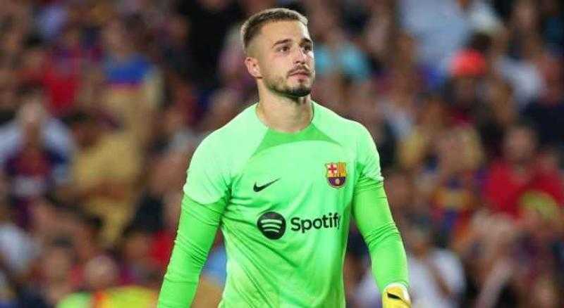 باريس سان جيرمان يتعاقد مع أرناو تيناس حارس برشلونة لمدة 3 مواسم