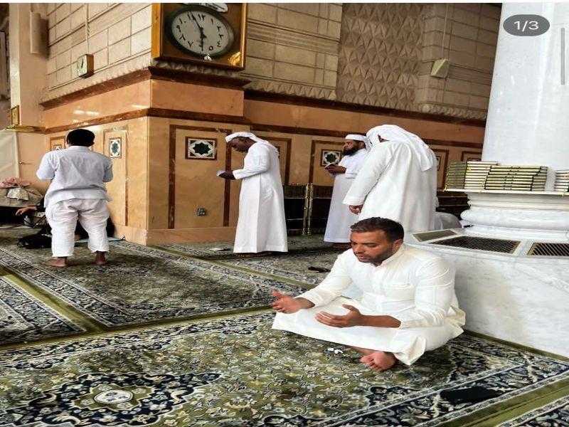 الفنان رامى صبرى يؤدي مناسك العمرة | صور