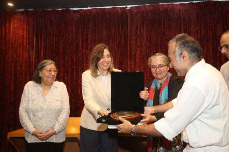 وزيرة الثقافة تكرم الفائزين بجوائز المركز القومي للترجمة في دورته الأولى