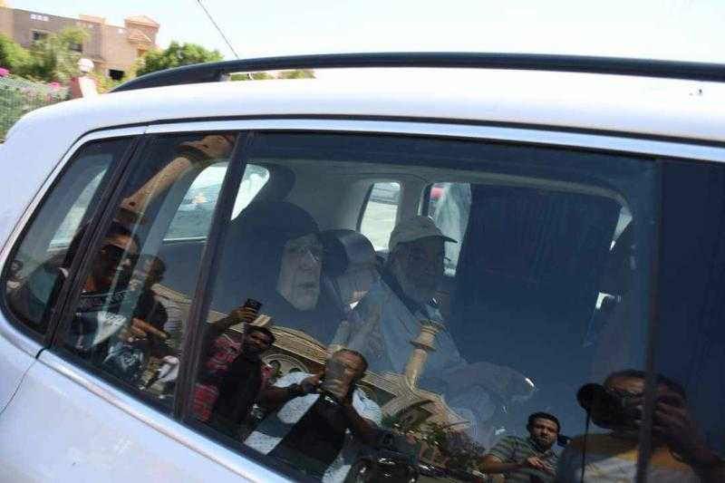 على رأسهم أشرف زكي..عدد كبير من الفنانين يشاركون في صلاة الجنازة على نجل حسن يوسف