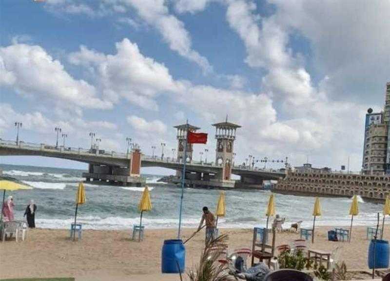 لليوم الثالث على التوالي.. رفع الراية الحمراء على جميع شواطئ الإسكندرية