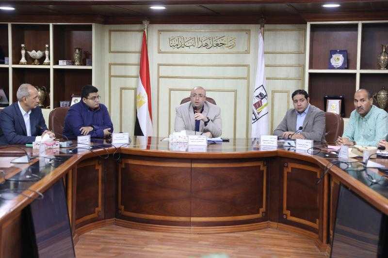 محافظ بني سويف يتابع إجراءات تنفيذ خطة الدولة في مجال ترشيد استهلاك الكهرباء