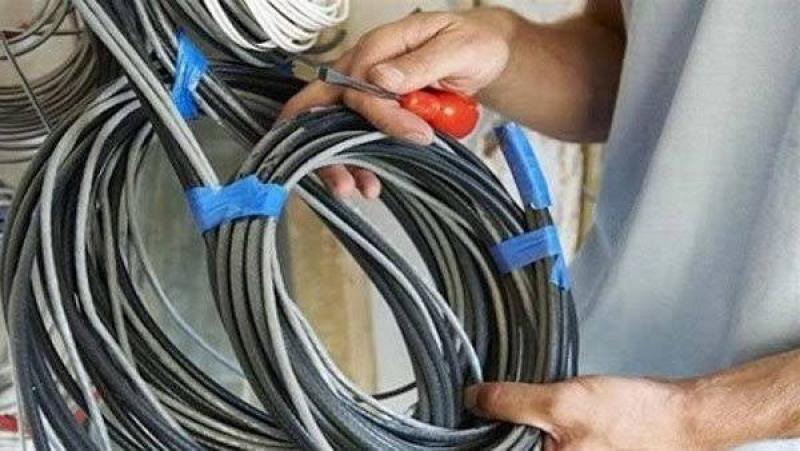 القبض على عاطلين لسرقتهما الأسلاك الكهربائية بالتجمع الأول