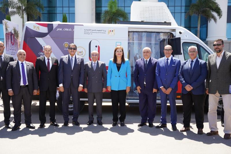 وزيرا العدل والتخطيط يطلقان إشارة بدء تشغيل سيارات توثيق متنقلة جديدة بالإسكندرية ومطروح