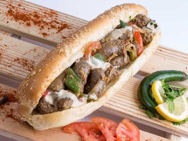 ساندويتش السجق التركي