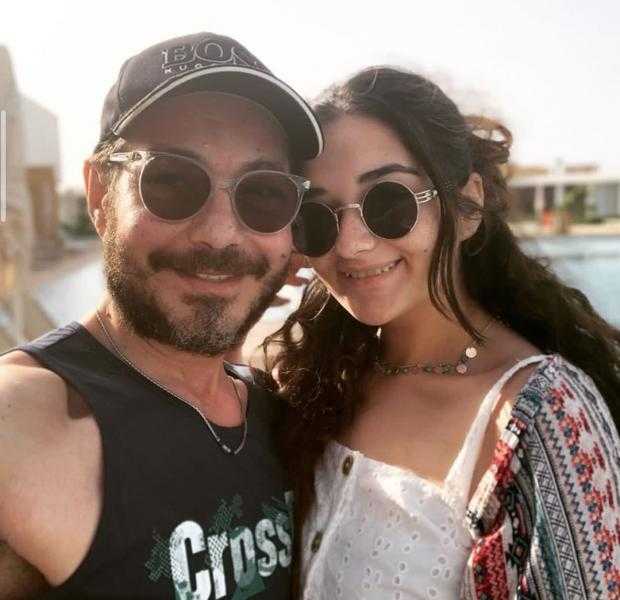 أحمد زاهر يتغزل في ابنته ملك
