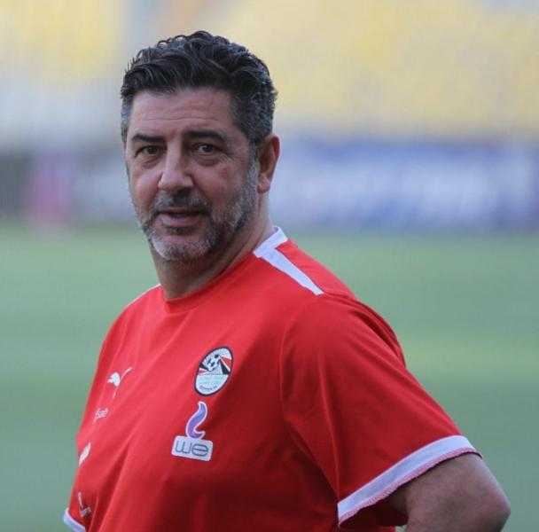 فيتوريا يقرر إقامة معسكر المنتخب في القاهرة