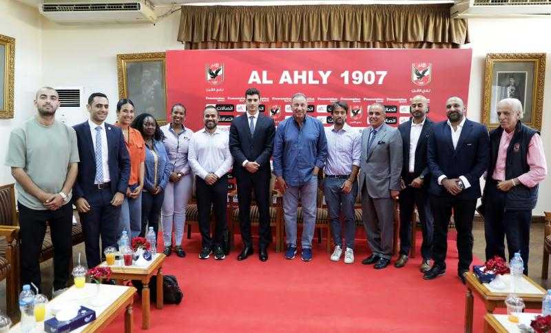 الأهلي يستقبل وفد اللجنة المنظمة لبطولة الدوري الإفريقي