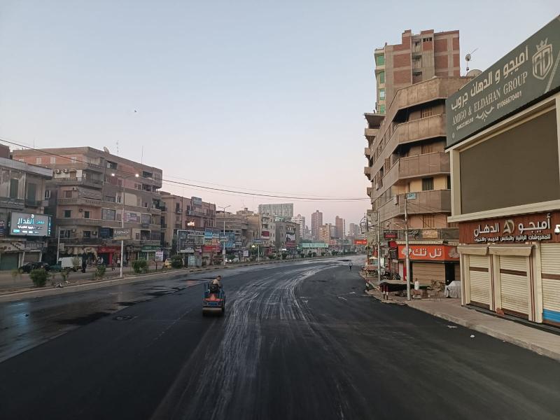 تواصل تنفيذ مشروعات الرصف والتطوير في المحلة الكبرى| صور