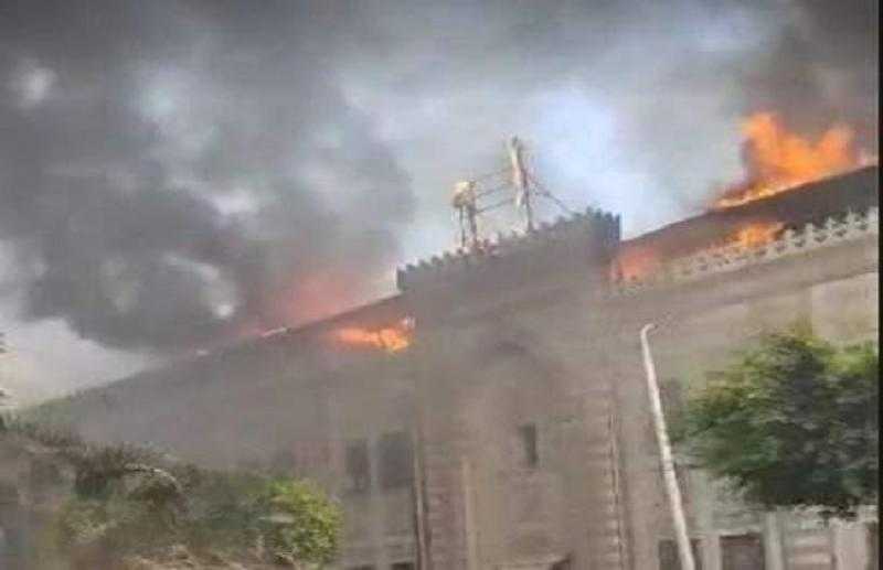 اندلاع حريق داخل مبنى وزارة الأوقاف بمنطقة وسط القاهرة |صور
