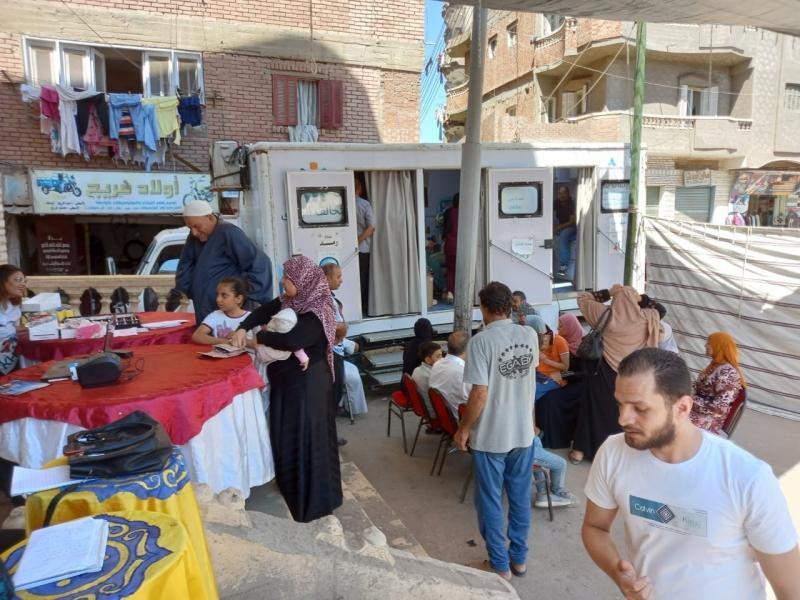 الكشف على 290 مريضًا في قافلة طبية بقرية ادفينا في البحيرة | صور