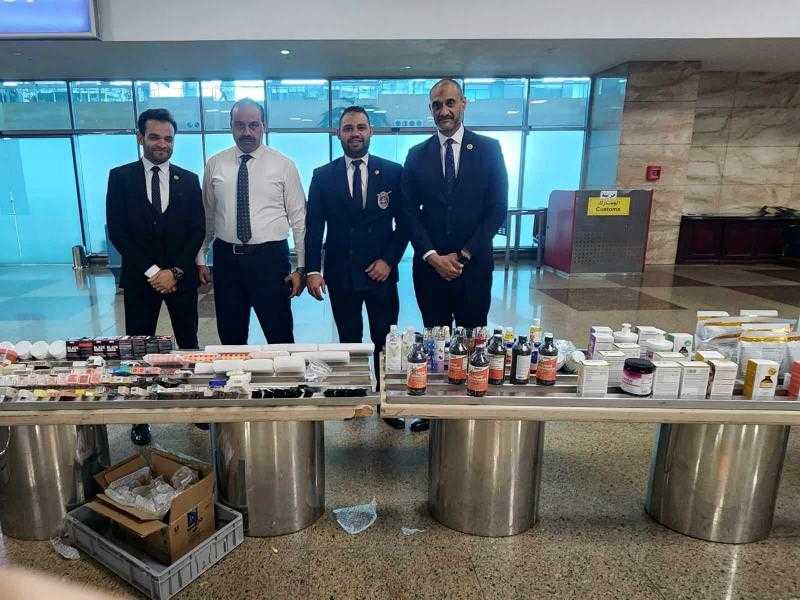 ضبط راكبة حاولت تهريب كمية من مستحضرات التجميل