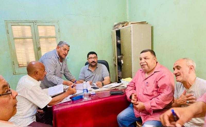 وكيل زراعة المنيا ومدير التعاون الزراعي يتابعان توافر الأسمدة بملوى | صور