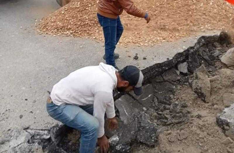 إصلاح هبوط أرضي بحي الجمرك بالإسكندرية
