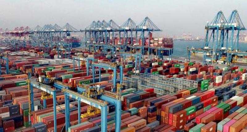 أستاذ استثمار يوضح معنى «تجارة الترانزيت»